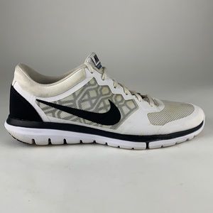 Men’s Nike flex 2015 run sneakers. White and black size 11